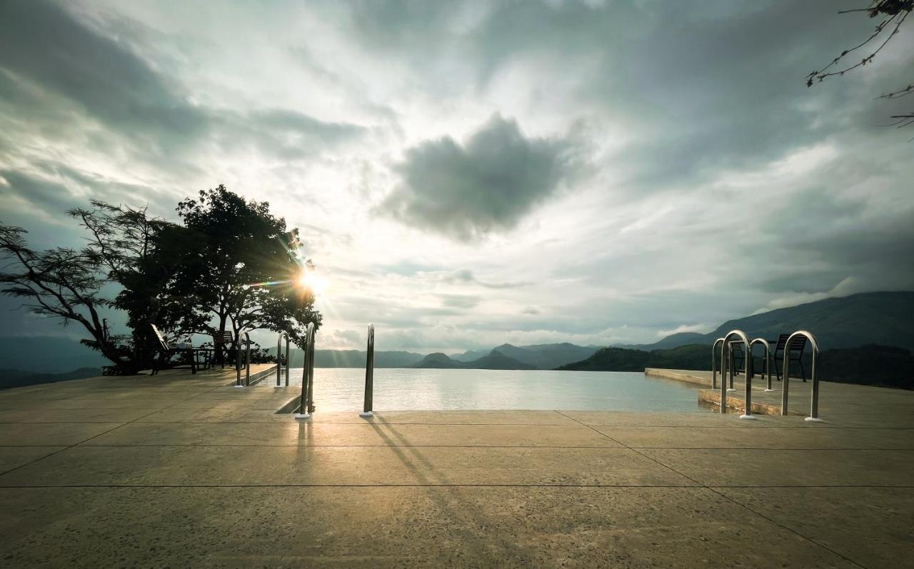 Haze And Kites Resort Munnar Esterno foto