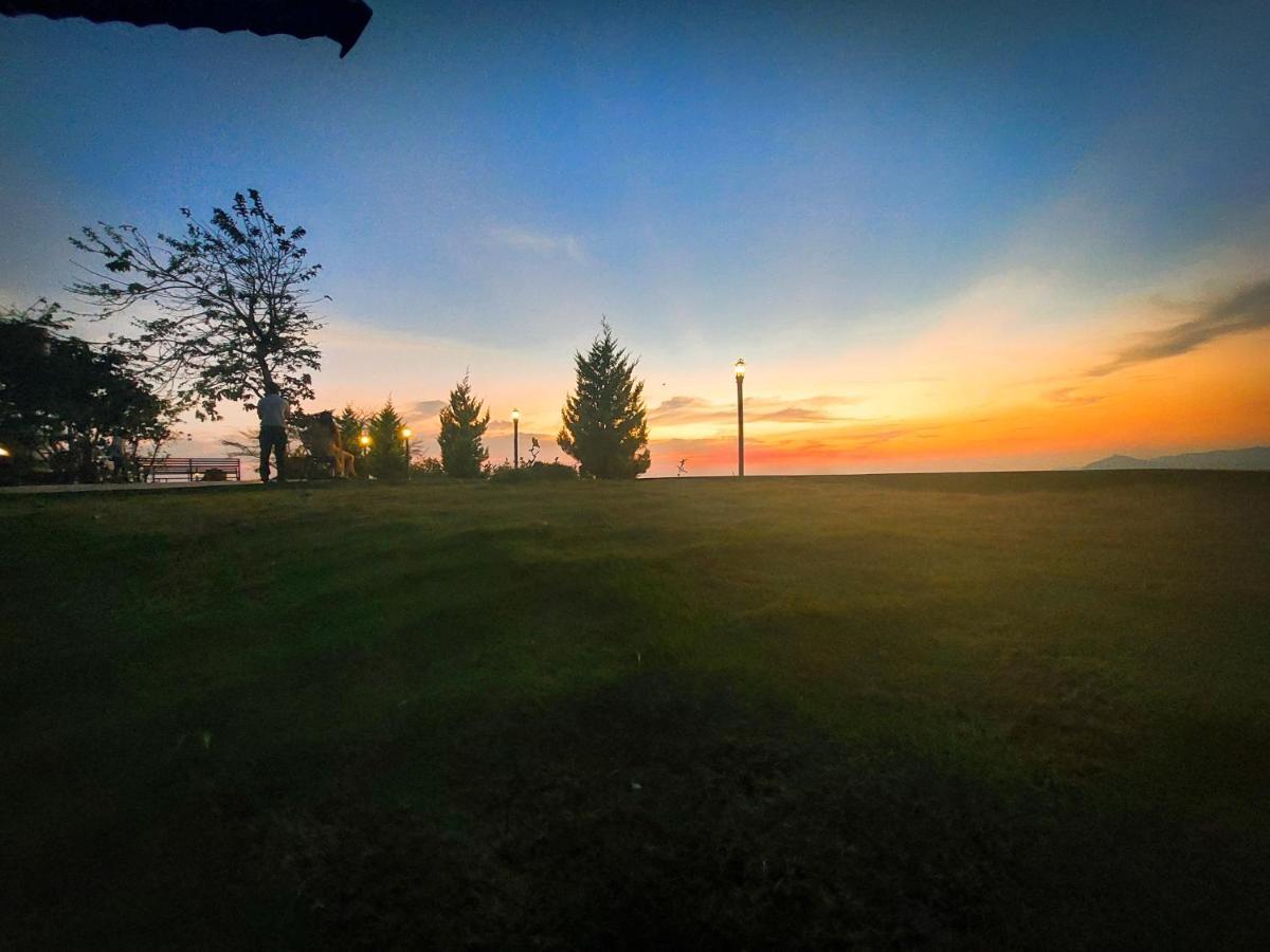 Haze And Kites Resort Munnar Esterno foto