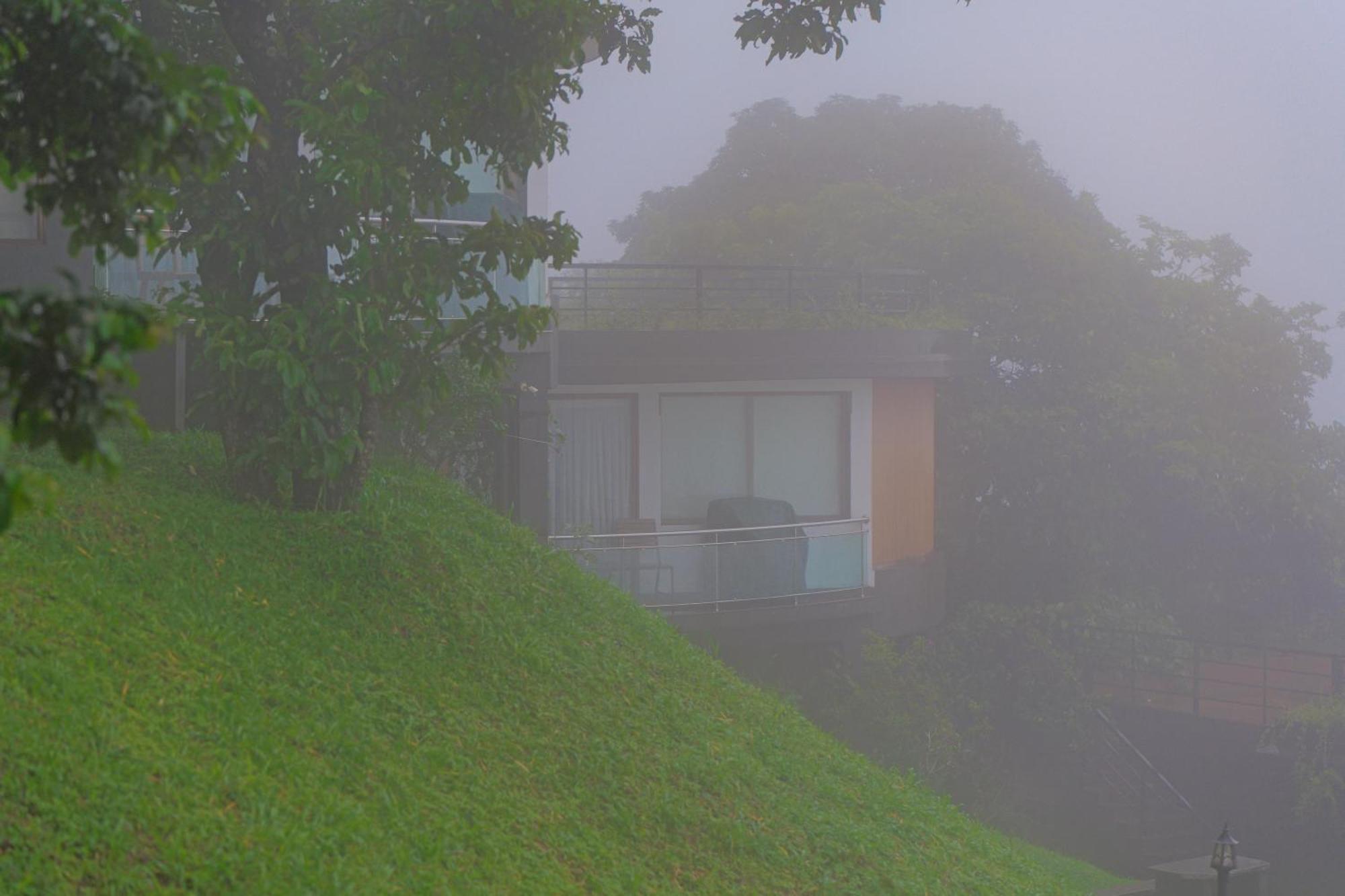Haze And Kites Resort Munnar Esterno foto